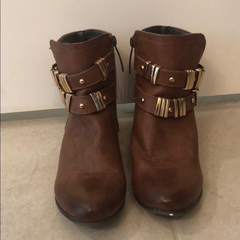 Brown booties with gold detail